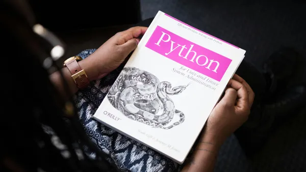 Pantalla d'ordinador mostrant codi de programació web